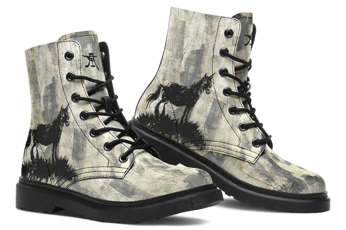 Boots: Dark Unicorn-Kim Diaz Holm