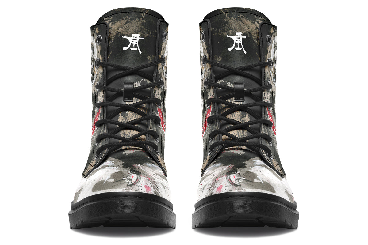 Boots: Marilyn Handless-Kim Diaz Holm