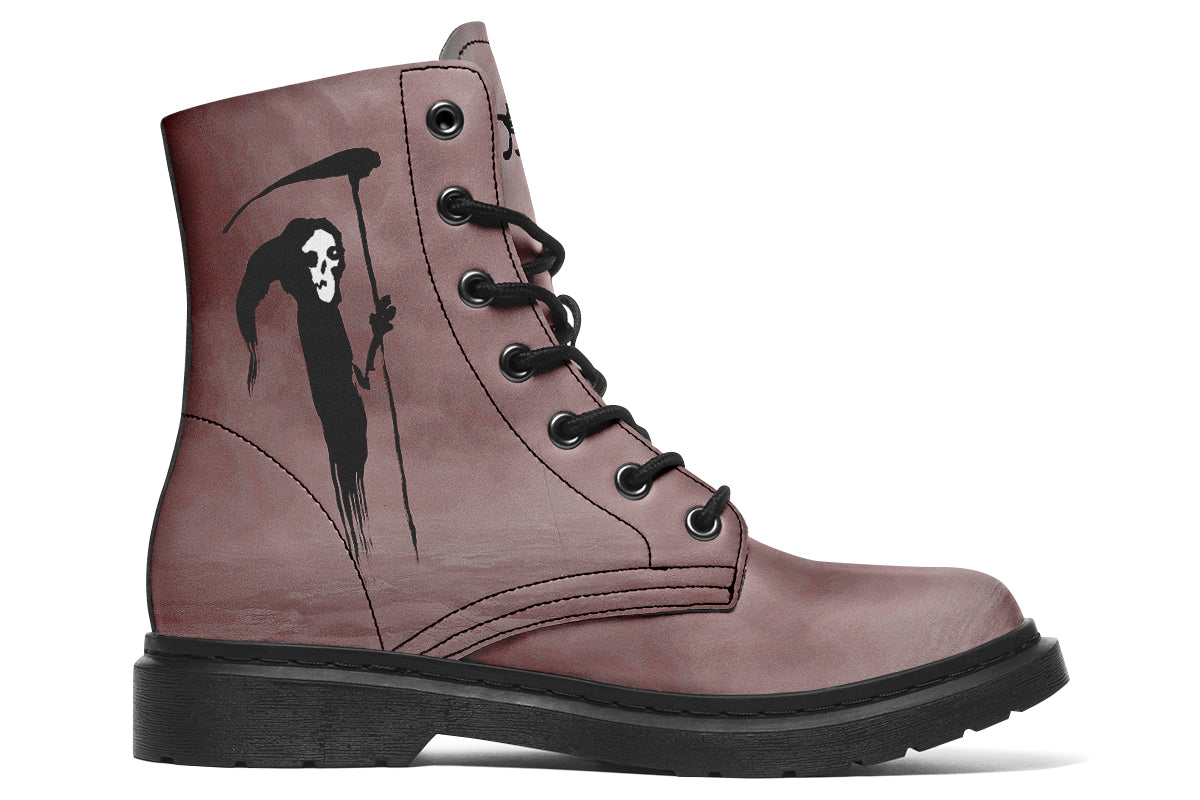 Boots: Minimalist Death-Kim Diaz Holm