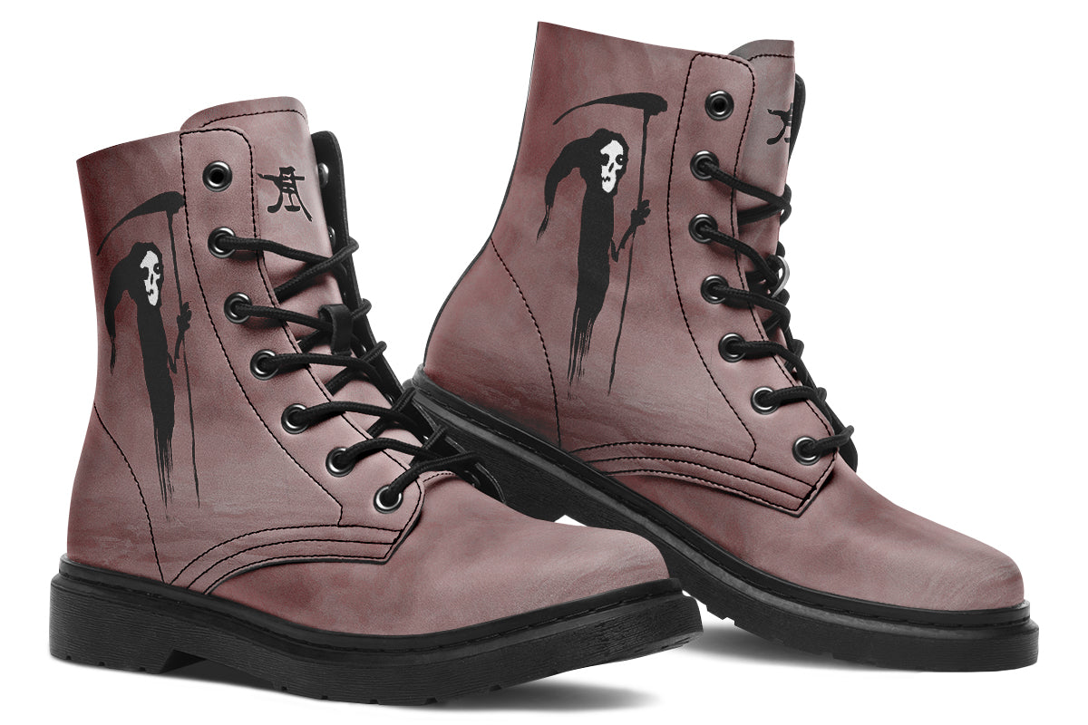 Boots: Minimalist Death-Kim Diaz Holm