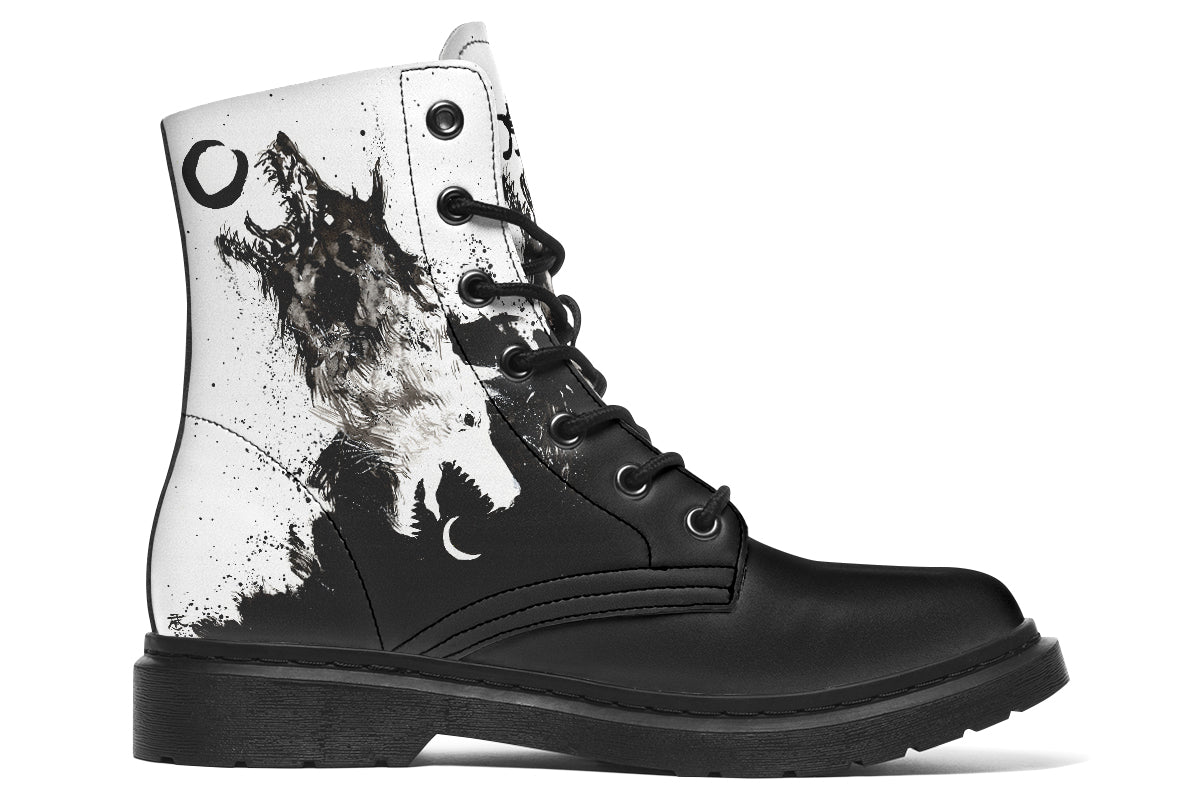 Boots: Skoll & Hate-Kim Diaz Holm