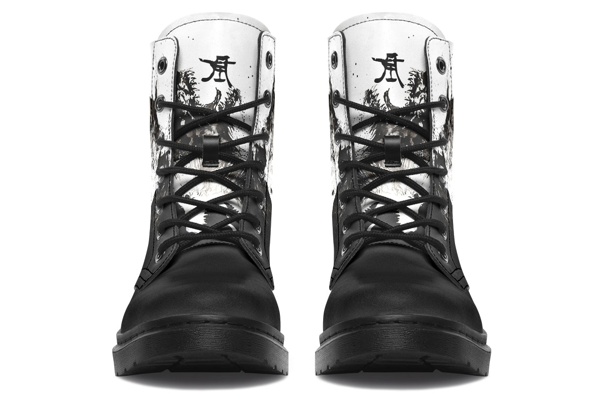 Boots: Skoll & Hate-Kim Diaz Holm