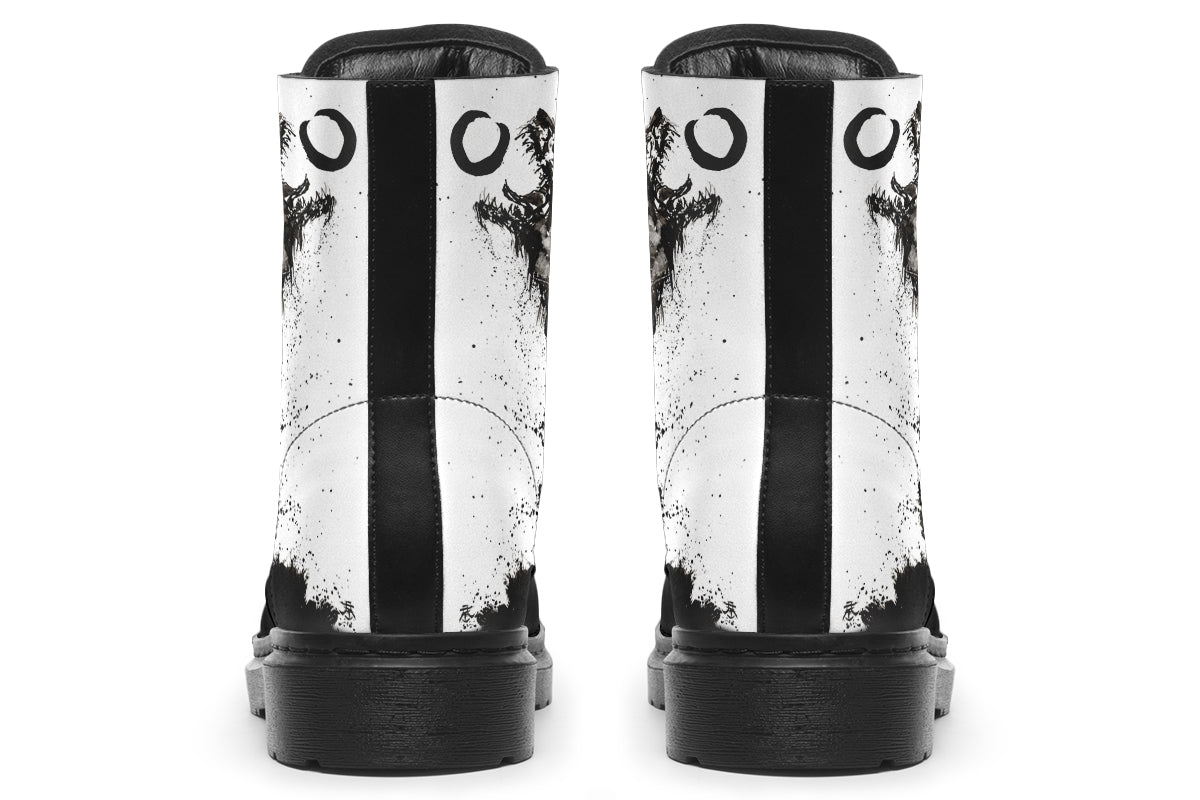Boots: Skoll & Hate-Kim Diaz Holm