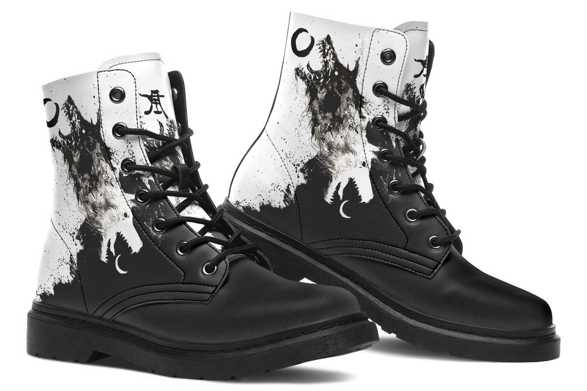 Boots: Skoll & Hate-Kim Diaz Holm