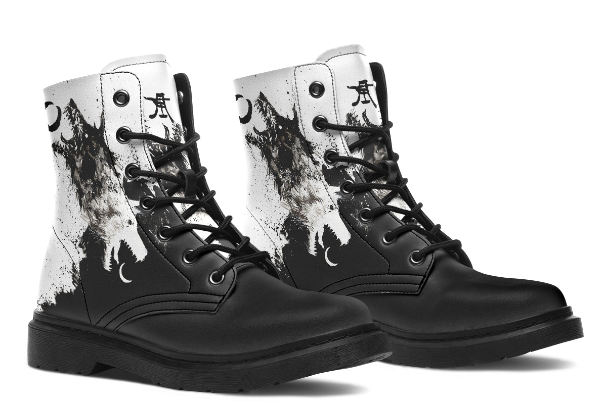 Boots: Skoll & Hate-Kim Diaz Holm