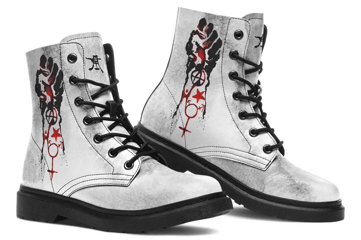 Boots: Solidarity-Kim Diaz Holm