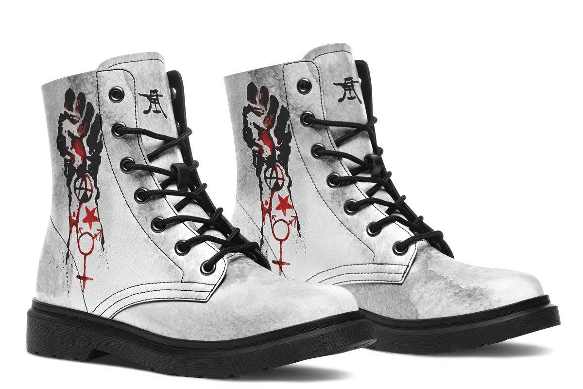 Boots: Solidarity-Kim Diaz Holm