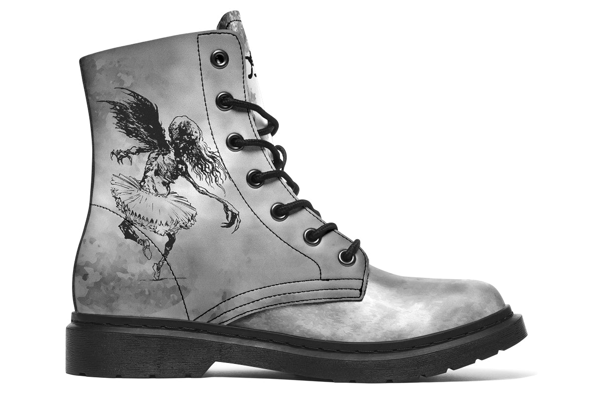 Boots: Tutulu-Kim Diaz Holm