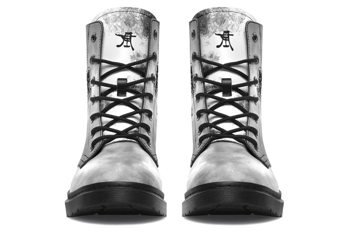 Boots: Tutulu-Kim Diaz Holm