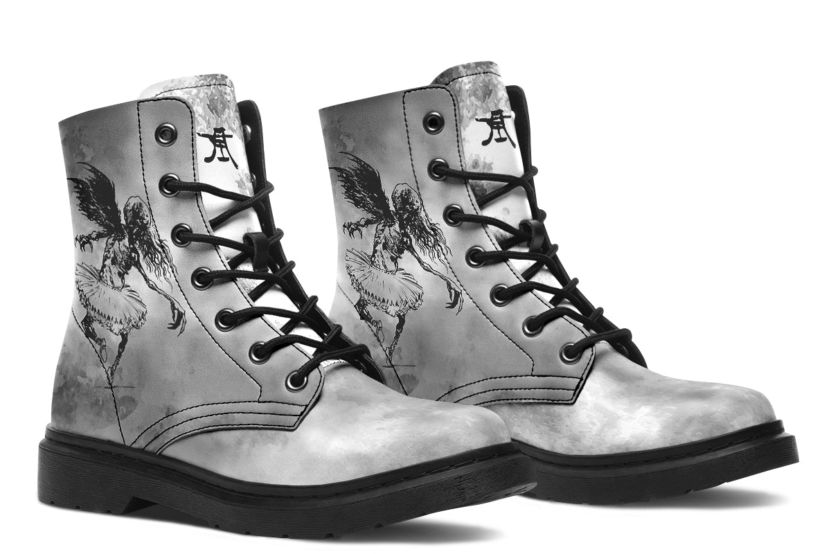 Boots: Tutulu-Kim Diaz Holm