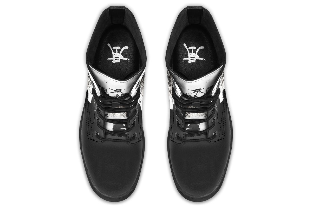 Boots: Skoll & Hate-Kim Diaz Holm